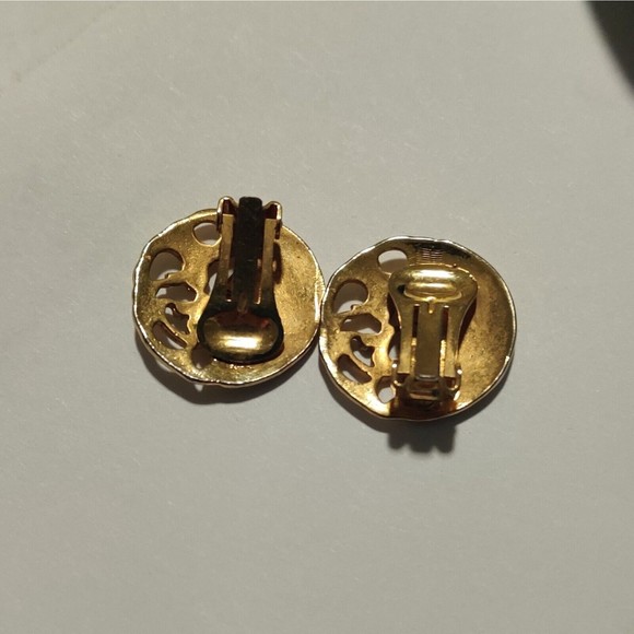 Earrings clip ons shiny gold tone 1 inch round  with half cut outs - Picture 2 of 3